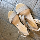 ブライトさんの足を綺麗に見せてくれる色